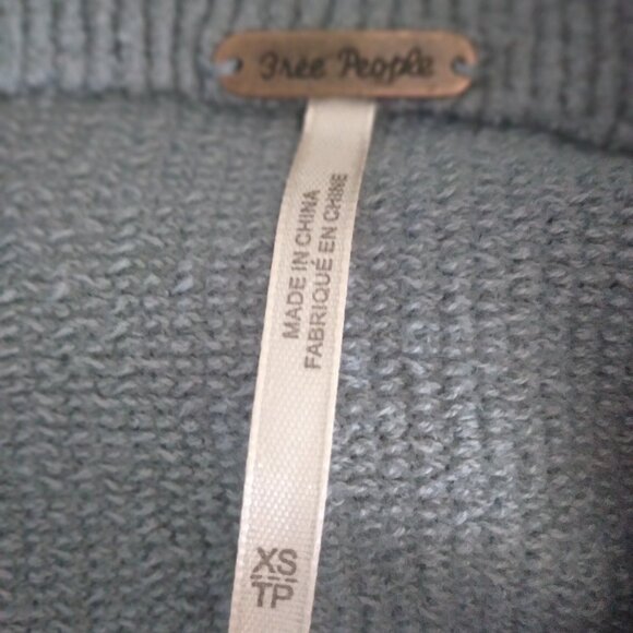 Free People Women's Slouchy Oversized Stretch Tunic Sweater. - Picture 6 of 6